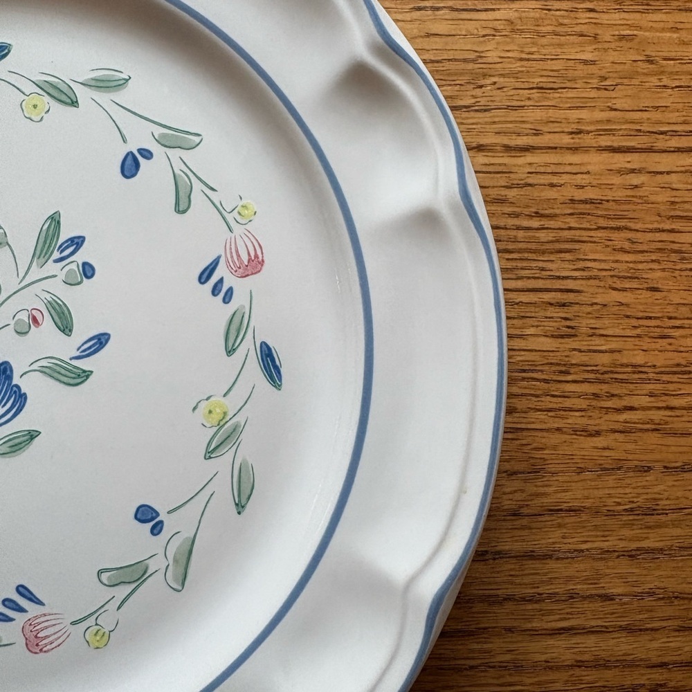 Hearthside- Floral Expressions- set of 2- scallop dinner plates-discontinued - Picture 11 of 14